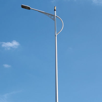 Anpassbares Straßenlaternenmast-Design mit feuerverzinktem Stahlmaterial, perfekt für Außenbeleuchtungsprojekte