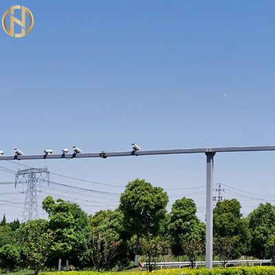 Q235 galvanisierte Überwachungskamera-Pole-Doppelt-Klammern CCTV im Freien