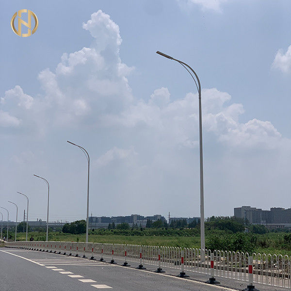 Hot-Dip Galvanized Q235B Straßenlicht Pole mit anpassbarer Farbe