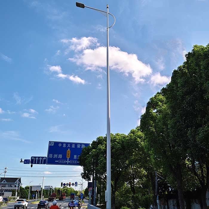 Kegelförmige / mehrseitige / runde Straßenlichtmaschine mit Heißverzinkung