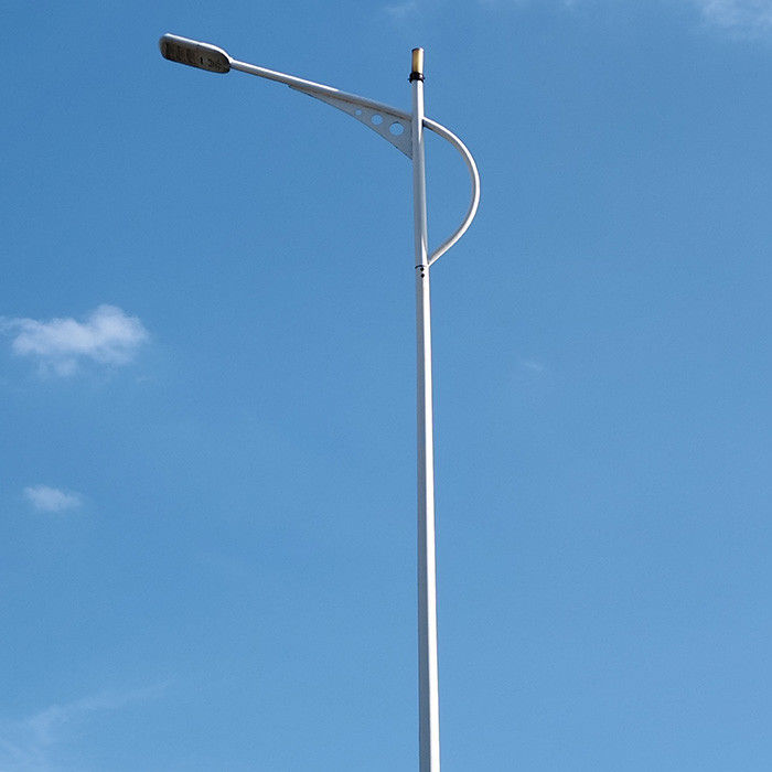 Anpassbares Straßenlaternenmast-Design mit feuerverzinktem Stahlmaterial, perfekt für Außenbeleuchtungsprojekte