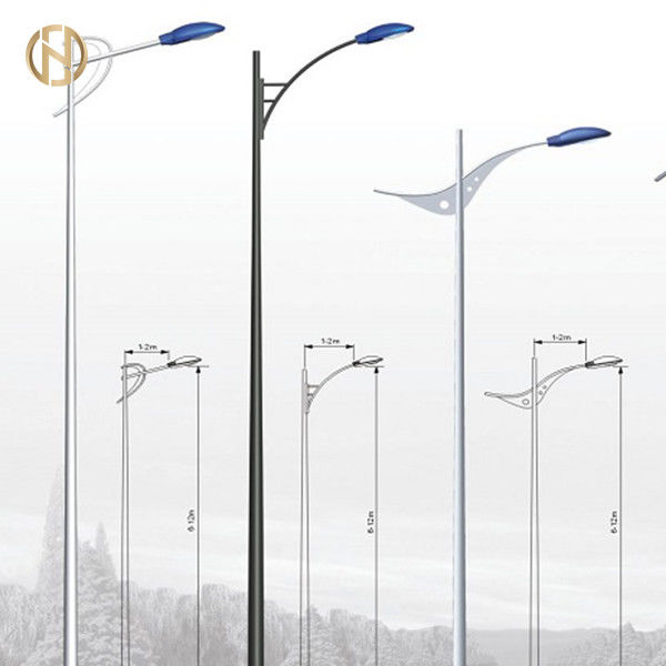 Doppelter Arm-warm gewalzter Stahllichtmast-Wind beständige ISO 9001 bestätigt