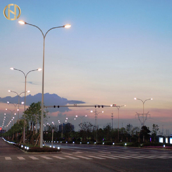 3~15m Stahl-Lichtmast kundengebundener malender Farbwind beständig