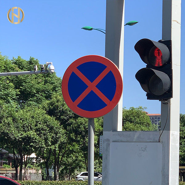 Kundenspezifisches Verkehrsschild Pole galvanisiert und Pulver-beschichtende Oberflächenbehandlung
