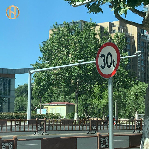 Galvanisierter Q345B-Verkehrsschild-Pole-Straßen-Signalmast 3-20M Mounting Height