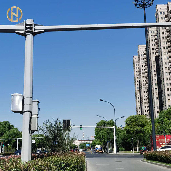 Achteckiger Befestigungshöhen-Wind Form-Stahl CCTV Pole 3-20M beständig