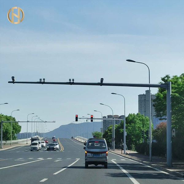 Heißes Bad-fertigten galvanisierte Überwachungskamera-Posten 4m 6m 2mm - 30mm Stärke besonders an