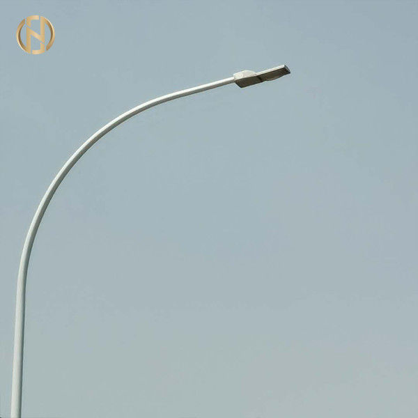 Doppelter Arm-warm gewalzter Stahllichtmast-Wind beständige ISO 9001 bestätigt
