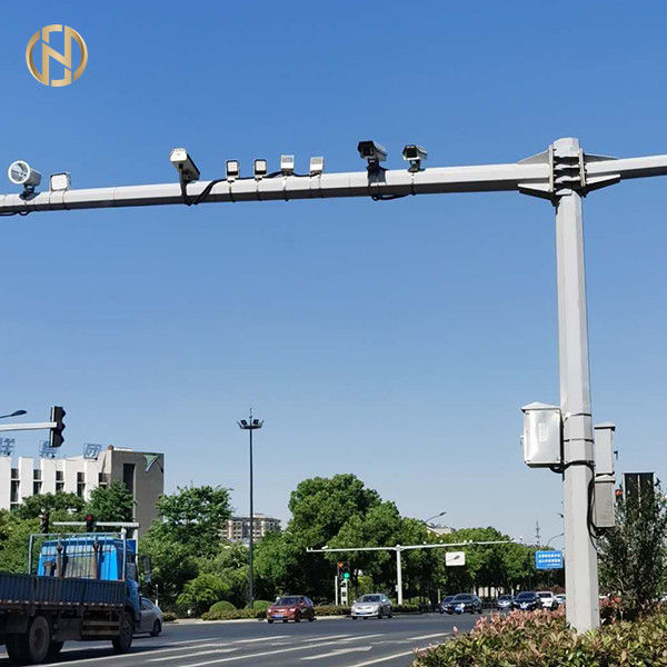Achteckige Überwachungskamera Pole für Verkehr in L Form-Erdbeben beständig