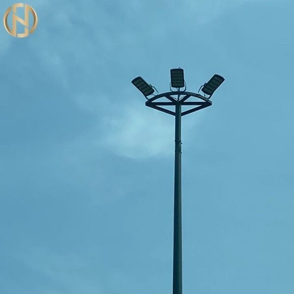 galvanisierte 10mm Stärke-polygonaler Straßen-hoher Mast-Lichtmast-heißes Bad