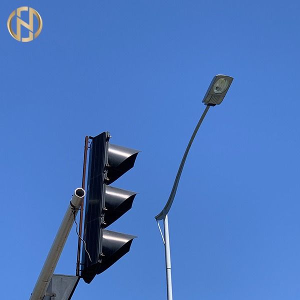 Straßenlaterne-Landstraßen-Laternenpfahl-gerader Arm ASTM A123 Q345B LED