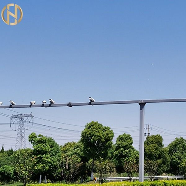 Q235 galvanisierte Überwachungskamera-Pole-Doppelt-Klammern CCTV im Freien