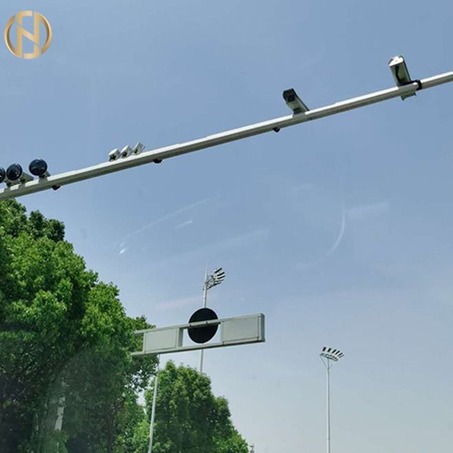 Q235 galvanisierte Überwachungskamera-Pole-Doppelt-Klammern CCTV im Freien