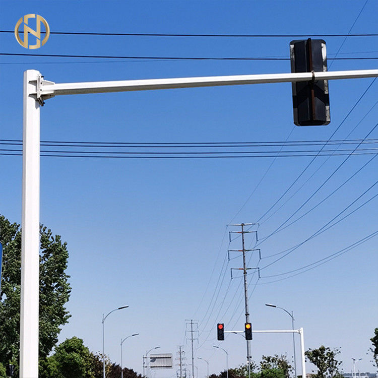 6M - 7.5M Traffic Light Pole, der Kamera-Gelbgrün roten hellen Polen installiert